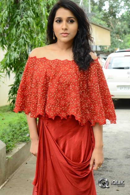 Rashmi-Gautam-At-Next-Nuvve-Movie-Press-Meet